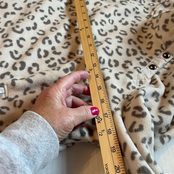 Green Tea NWT size S Khaki Leopard fleece pullover. - Picture 8 of 13